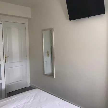 La Intermodal Guest house *